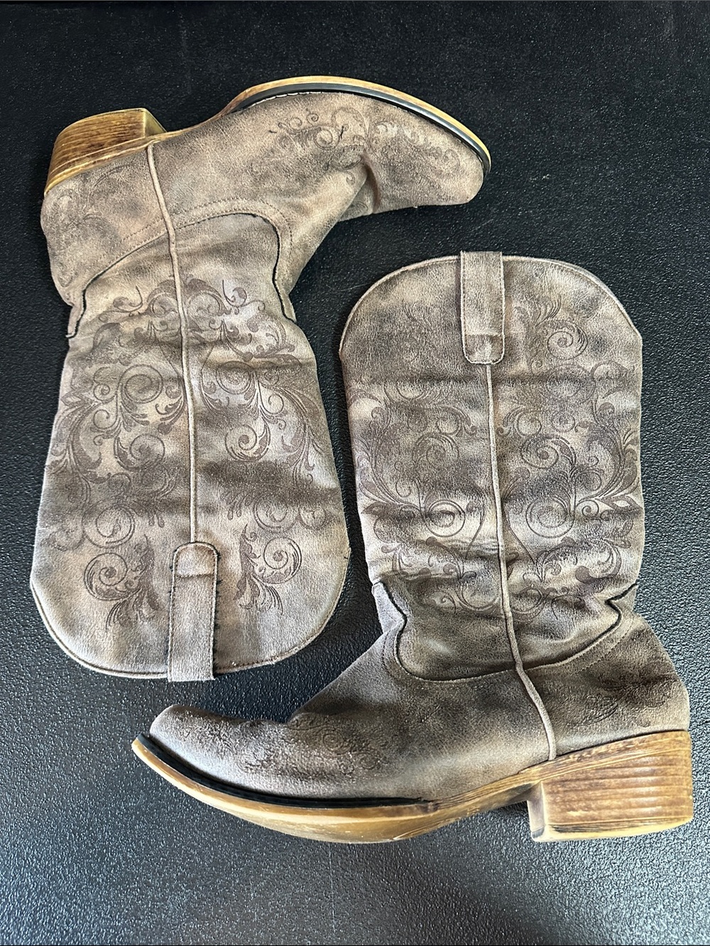 Brown Embroidered Western Cowboy Boots - Picture 5 of 8